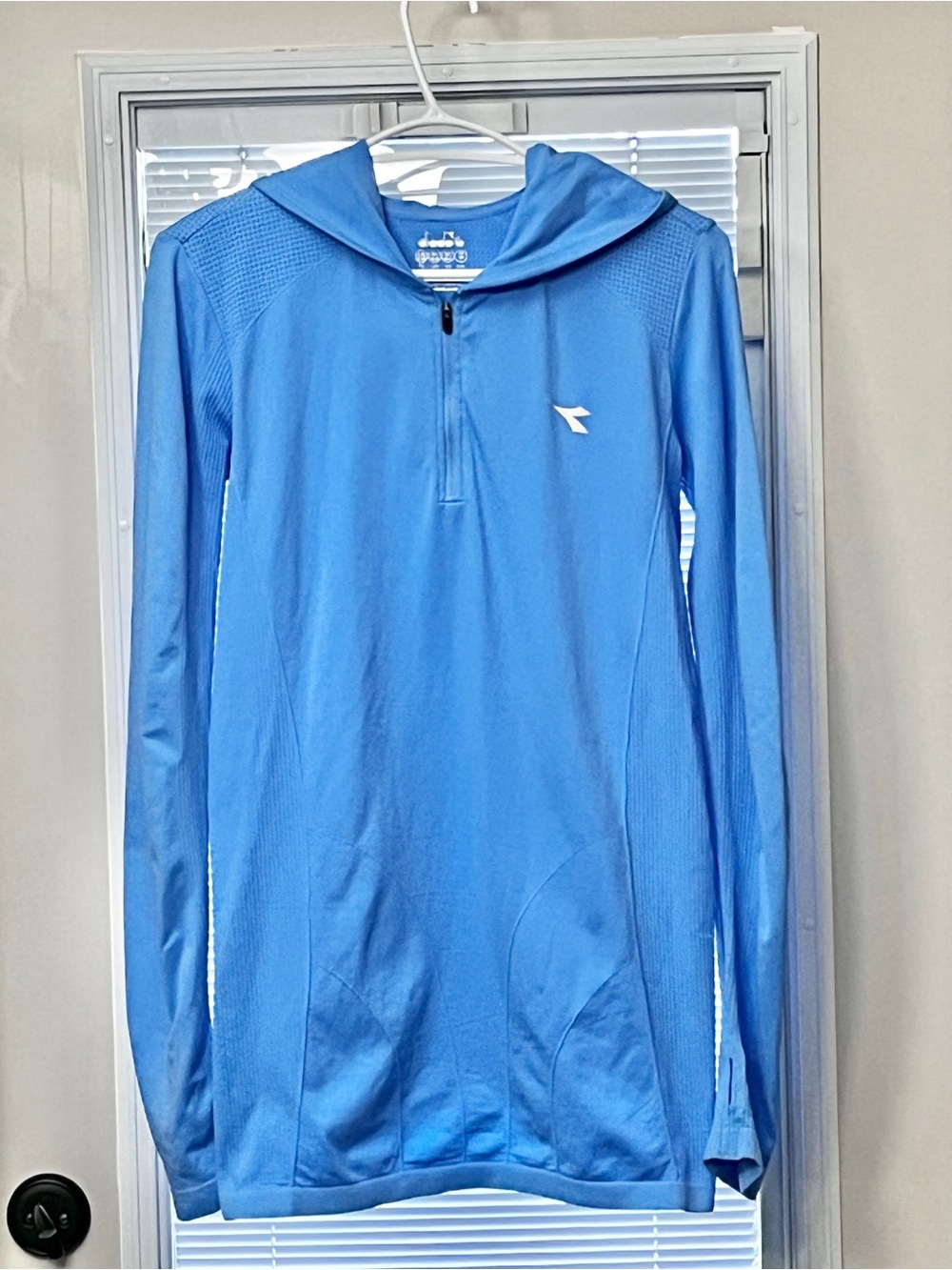 Diadora unisex Light Blue Long-Sleeve Lifhtweight Hoodie